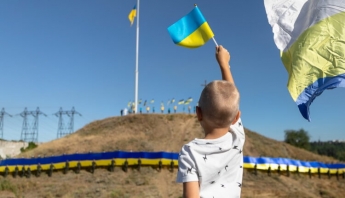 В Запорожье развернули 100-метровый флаг Украины (фото)