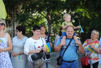Журналисты проверили, как жители Мелитополя гимн Украины знают (видео)