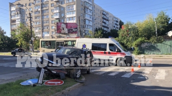 В центре Бердянска не разминулись два ВАЗа - пострадал ребенок (фото)
