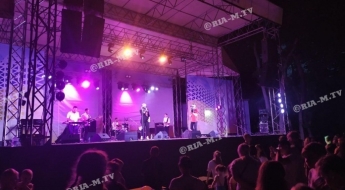 В Мелитополе стартовал праздничный концерт. Обновлено (фото, видео)