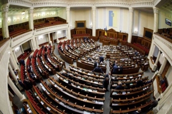 Рада приняла законопроект о повышении минималки до пяти тысяч гривен