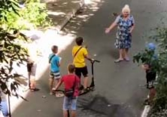 В Мелитополе пенсионеры устроили террор детям (видео)