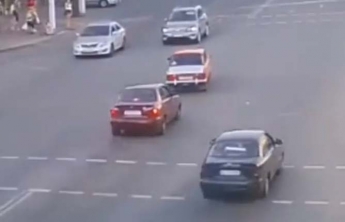 На центральном проспекте в Мелитополе произошло странное ДТП (видео)