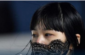 Защитные маски стали модным аксессуаром № 1 в Европе