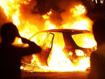 На Днепропетровщине во время движения загорелся автомобиль Lada: подробности