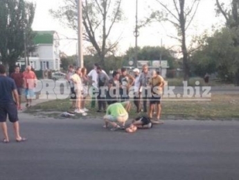 В Бердянске на пешеходном переходе сбили мужчину - водитель его протащил около 20 метров (фото)