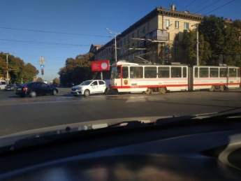 В Запорожье трамвай попал в ДТП (фото)