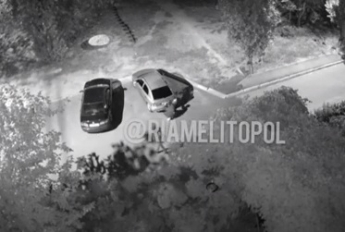 Карма - в Мелитополе подростки пытались украсть автомобильный номер. Что из этого вышло (видео)