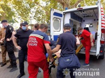 Стычки во время акции ЛГБТ в Одессе: стало известно о состоянии пострадавших полицейских (фото)