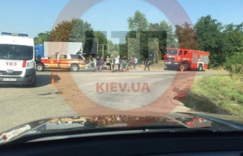 Под Киевом арматура вылетела из грузовика и проткнула авто - медики спасают женщину