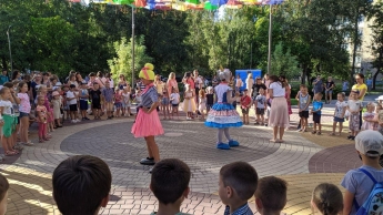 Первоклассный праздник - как в Мелитополе детвора в День знаний гуляла (фото, видео)