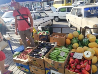 В Мелитополе испортили торговлю тротуарным продавцам (фото)