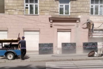 В Запорожье приводят в порядок фасад еще одного исторического дома (фото)