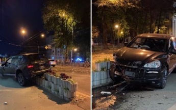 В Харькове пьяный на Porsche Cayenne устроил масштабное ДТП: фото и видео