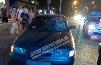 В Днепре на Калиновой автомобиль ВАЗ сбил пьяного пешехода: фото