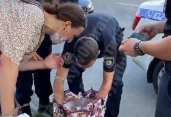 В Киеве у женщины в сумке нашли младенца: видео с 