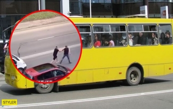 В Луцке маршрутчика выволокли из салона и избили посреди дороги (видео)