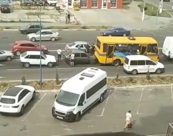 Появилось видео столкновения ВАЗа с пассажирским автобусом в Мелитополе (видео)