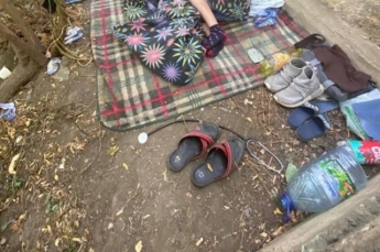 В Одессе ребенок с инвалидностью и его родители жили в парке: подробности