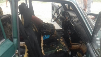 В Запорожской области загорелась машина с ребенком внутри