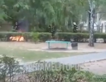 Возле роддома в Мелитополе загорелся мопед - спасатели приехали в считанные минуты (видео)