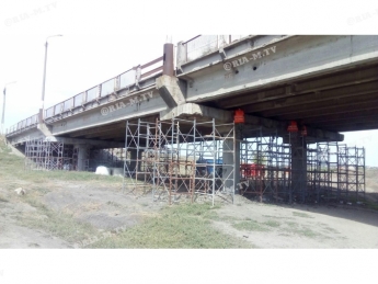 Подрядчик приступил к ремонту моста между Мелитополем и Константиновкой (фото, видео)