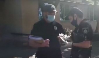 В Одессе мужчина грабил детей на улице: полиция сработала оперативно (видео)