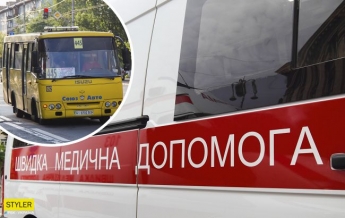 В Киеве из маршрутки выпала женщина: водитель спешил (видео)