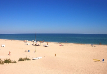 В Кирилловке постепенно пустеют пляжи (фото, видео)