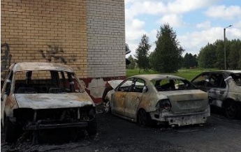Месть партизанов: в Беларуси сожгли машины силовиков, разгонявших протестующих, фото