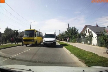 На Львовщине водитель автобуса под кайфом сбил школьницу