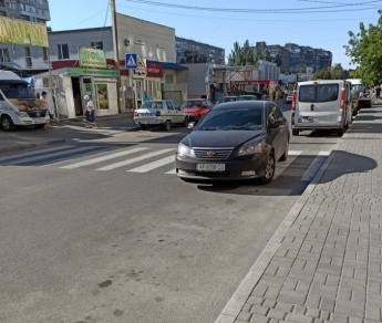 В Мелитополе пешеходы просят закрасить переход за ненадобностью (фото)