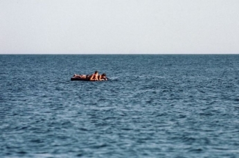 В Кирилловке жительницы Кривого Рога устроили опасный заплыв на матрасе