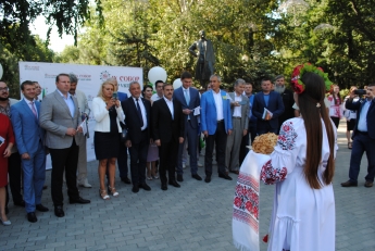 Депутаты пообещали проводить Собор болгар в Мелитополе регулярно и загадали желания в городском парке (фото)