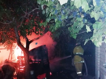 В Мелитополе на территории частного дома вспыхнул пожар