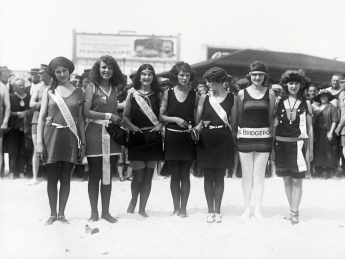 Какими были участницы конкурсов красоты 100 лет назад - в сети показали архивные фото