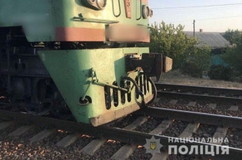 Лежал пьяным на путях: в Славянске мужчина погиб под колесами поезда