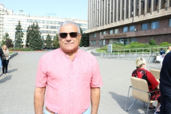 Мелитополец в 70 лет стал отцом в третий раз и завоевал награду в конкурсе "Отец года"