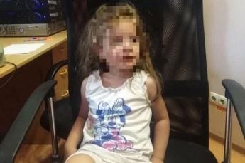 В Одессе четырехлетний ребенок сам гулял по городу, а мать отдыхала в кафе