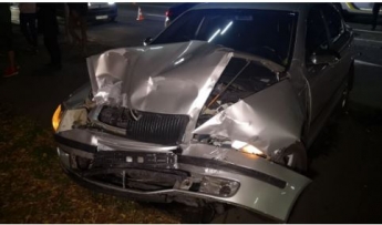 В Киеве сильно пьяный водитель влетел в машину "скорой помощи": фото аварии