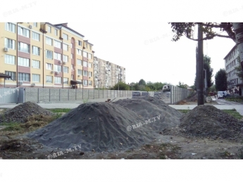В Мелитополе на пустыре строят новую парковку (фото)