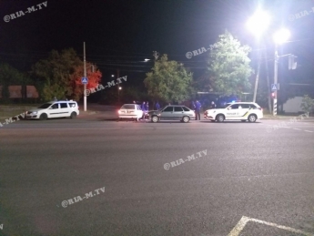 В Мелитополе поздно вечером разбились два автомобиля (фото)