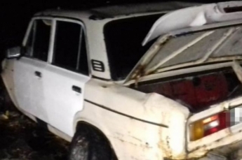 В Харьковской области автомобиль «ВАЗ» упал в пруд: есть пострадавшие