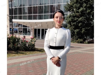 В Мелитополе женщина в белом идет в мэры города (фото, видео)