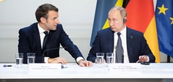 Путин заявил Макрону, что Навальный сам мог принять "Новичок" – Le Monde
