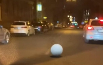 По улице Харькова катался бетонный шар (Видео)