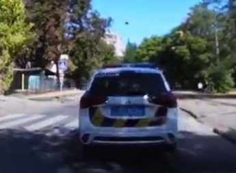 В Мелитополе борец за порядок на дороге устроил погоню за полицейским автомобилем (видео)