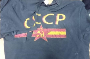 Львовянина будут судить за советскую символику на футболке: фото вещдока