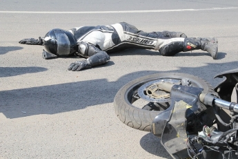 В Запорожье произошло ДТП с мотоциклистом