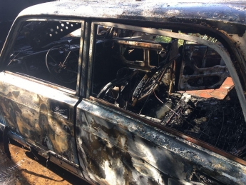 В Запорожской области спасатели тушили загоревшийся автомобиль
